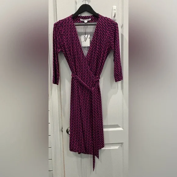 Diane Von Furstenberg Pink and Navy Leo Chain Dress - Picture 2 of 4